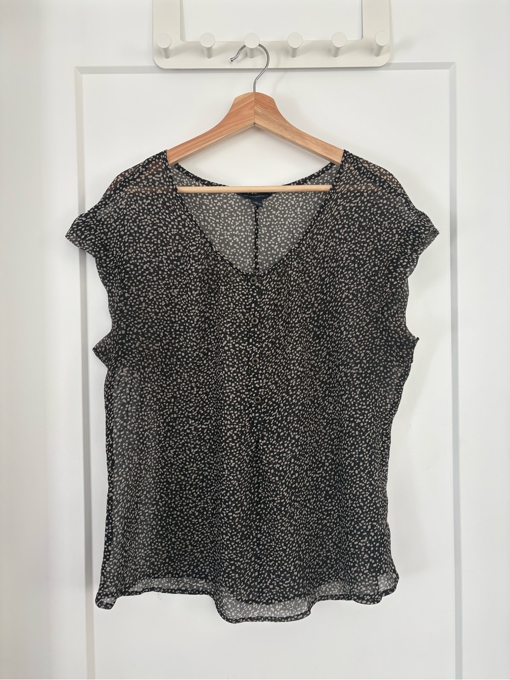 BANANA REPUBLIC Black Polka Dot Sheer V-Neck Cap-Sleeve Blouse, Women’s XL
